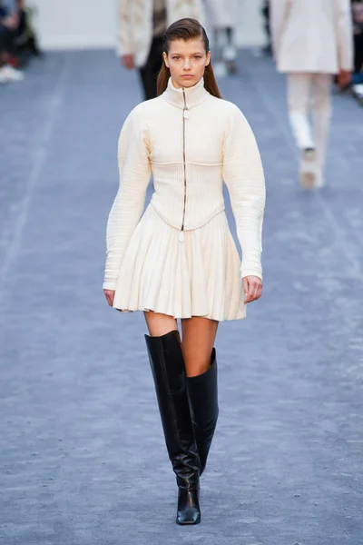 Look 48
